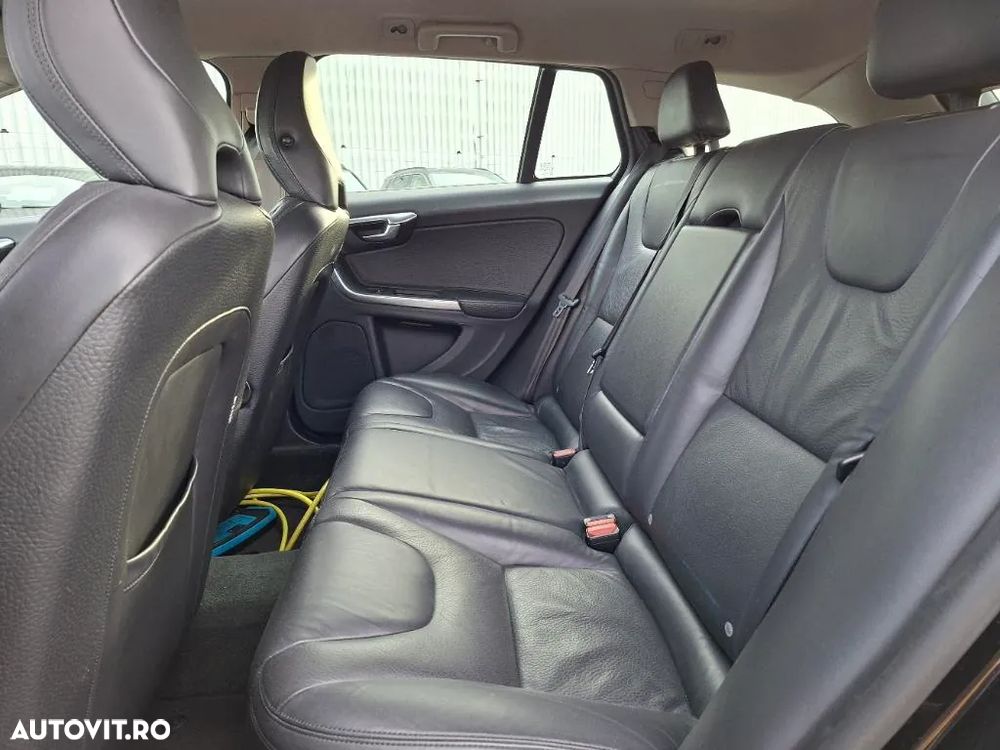Volvo V60 D5AWD Summum - 13