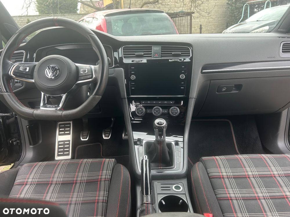 Volkswagen Golf - 15