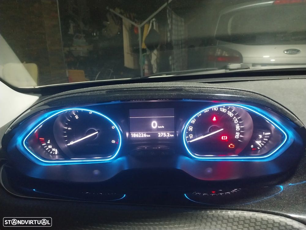 Peugeot 2008 1.6 e-HDi Allure - 15