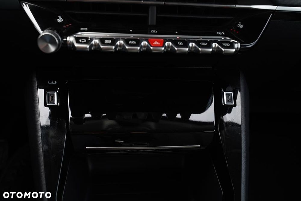 Peugeot 208 1.2 mHEV Allure - 19