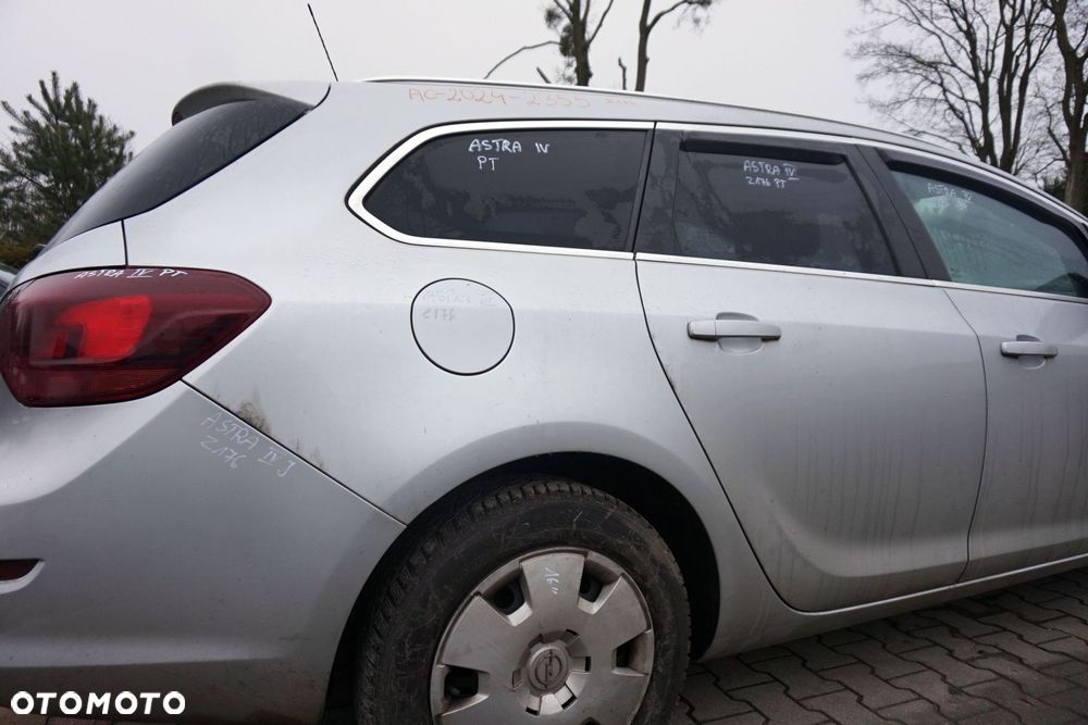 ĆWIARTKA BŁOTNIK TYLNY PRAWY ASTRA IV J KOMBI Z176 93867038 OPEL 2009-2015 - 2