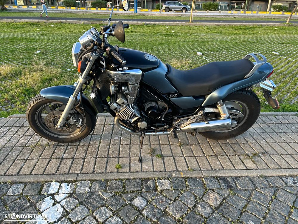 Yamaha FZX - 4