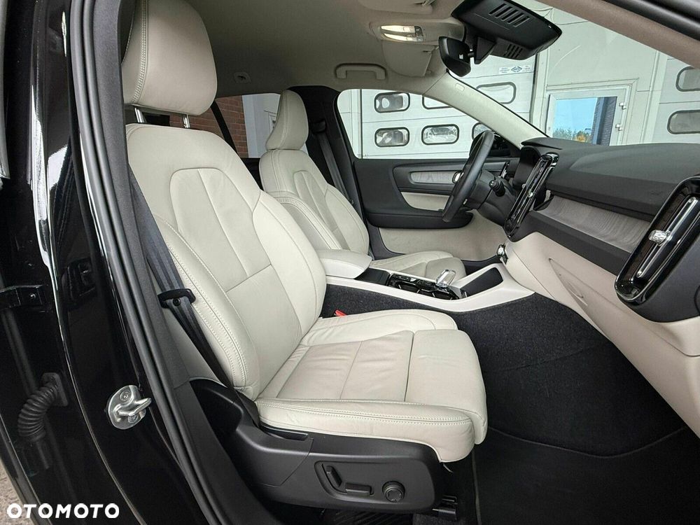 Volvo XC 40 B4 AWD Plus Bright - 12