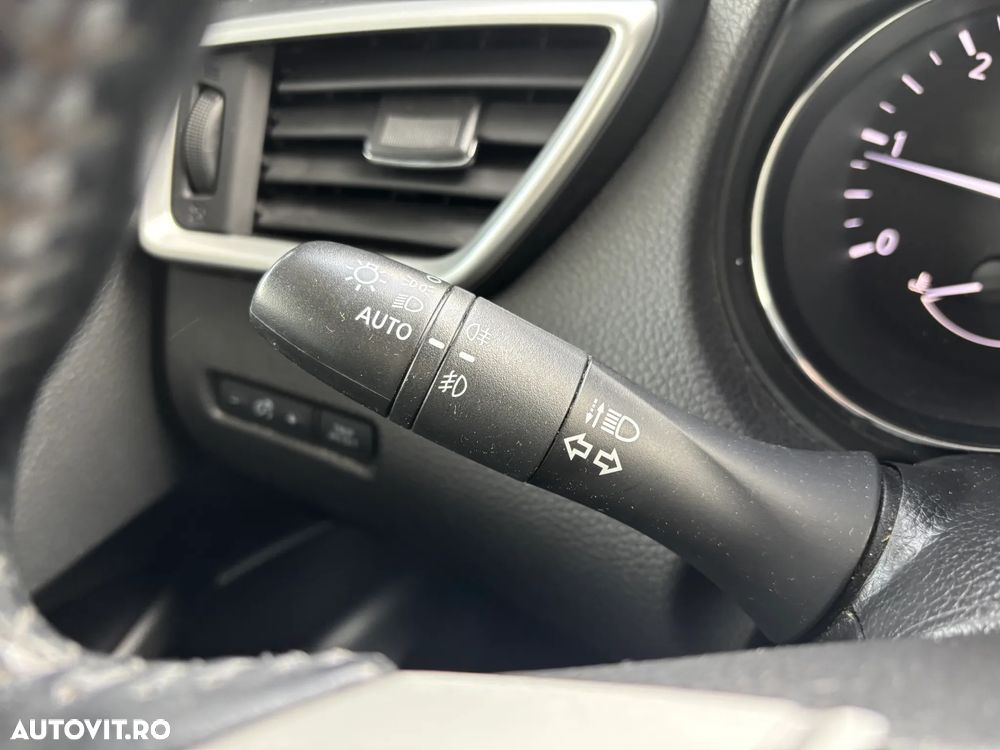 Nissan Qashqai 1.5 DCI Start/Stop N-Connecta - 16