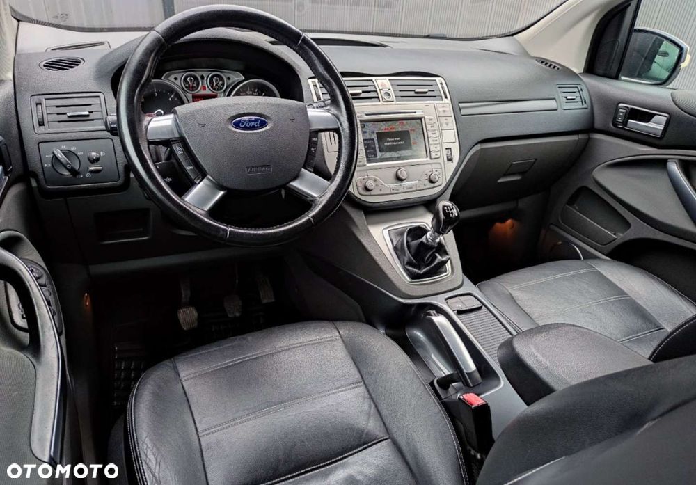 Ford Kuga 2.0 TDCi 4x4 Titanium - 24