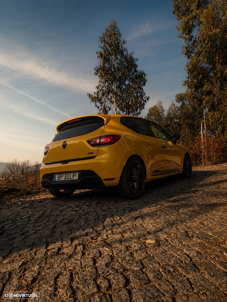 Renault Clio TCe 220 EDC R.S. Trophy - 3