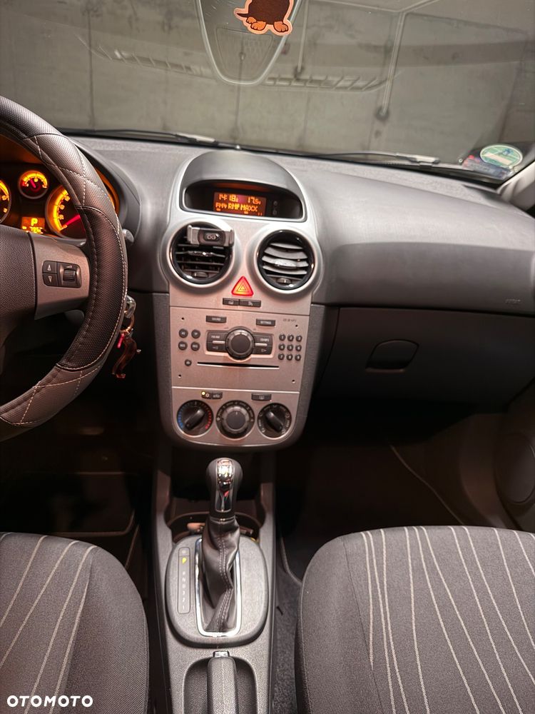 Opel Corsa 1.4 16V Cosmo - 15