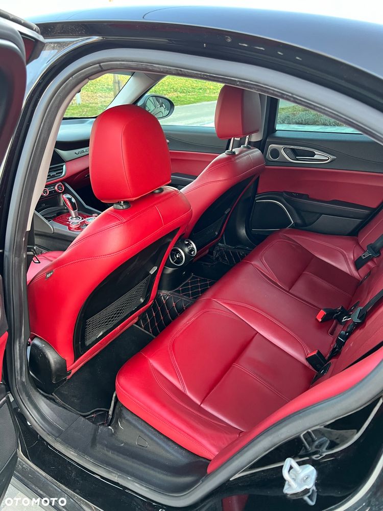 Alfa Romeo Giulia 2.0 Turbo 16V AT8-Q4 Veloce Ti - 11