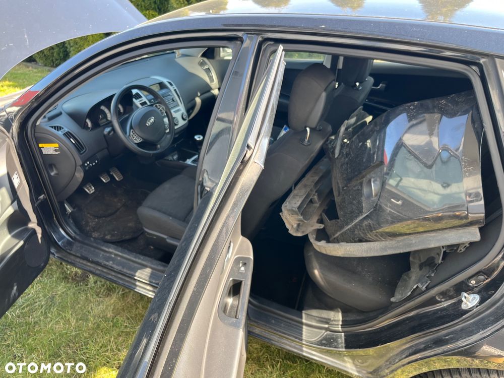 Kia Ceed 2.0 crdi Optimum + - 24