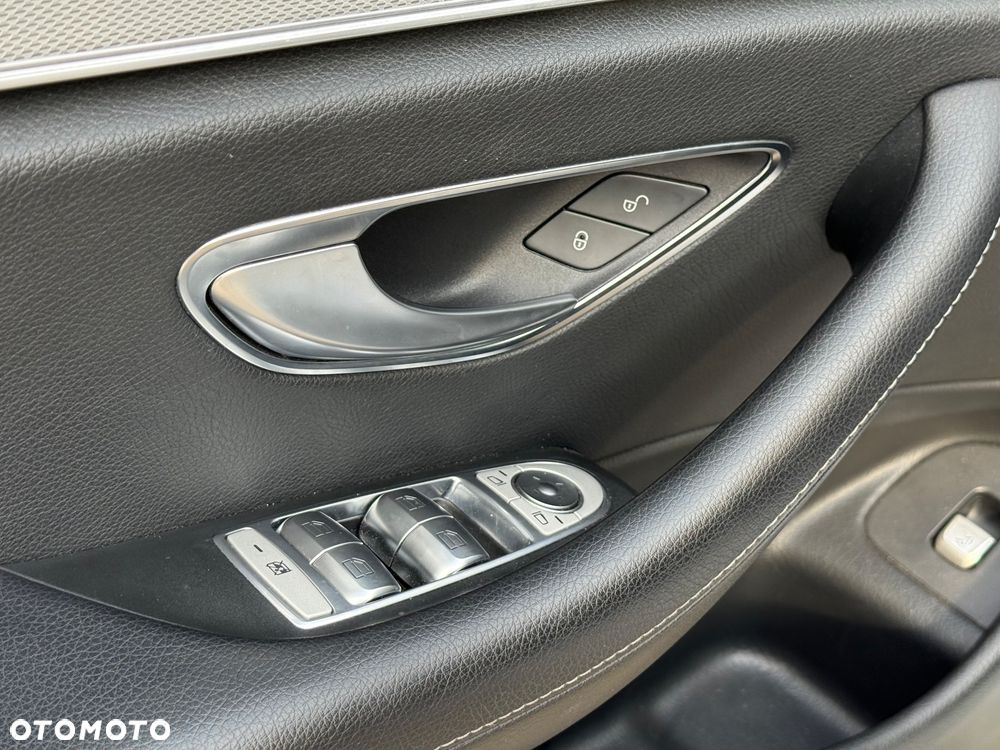 Mercedes-Benz Klasa E 220 d 9G-TRONIC - 24