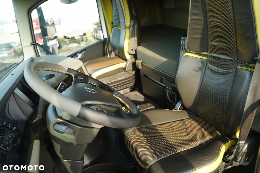Volvo FH 650 / 6x2 / ZESTAW TANDEM / PLATFORMA / 8 M + 8,3 M / KLIMA POSTOJOWA / OŚ PODNOSZONA I SKRĘTNA / I- SHIFT / CAŁY NA PODUSZKACH / - 23