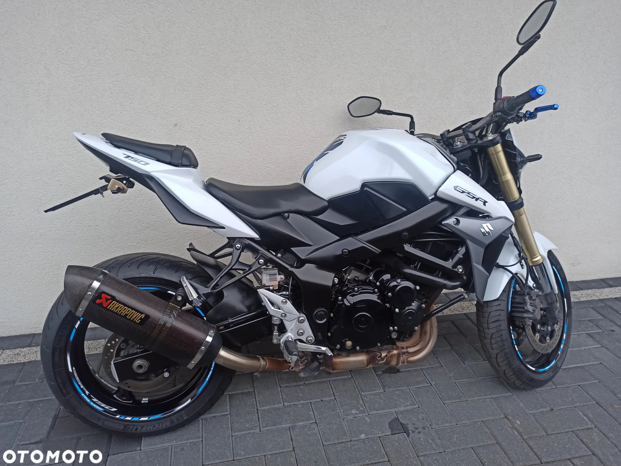 Suzuki GSR - 7