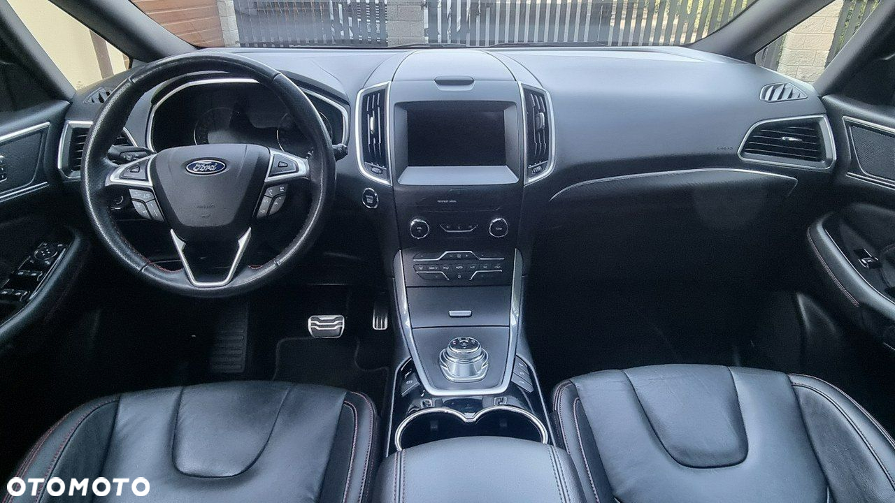 Ford S-Max - 17