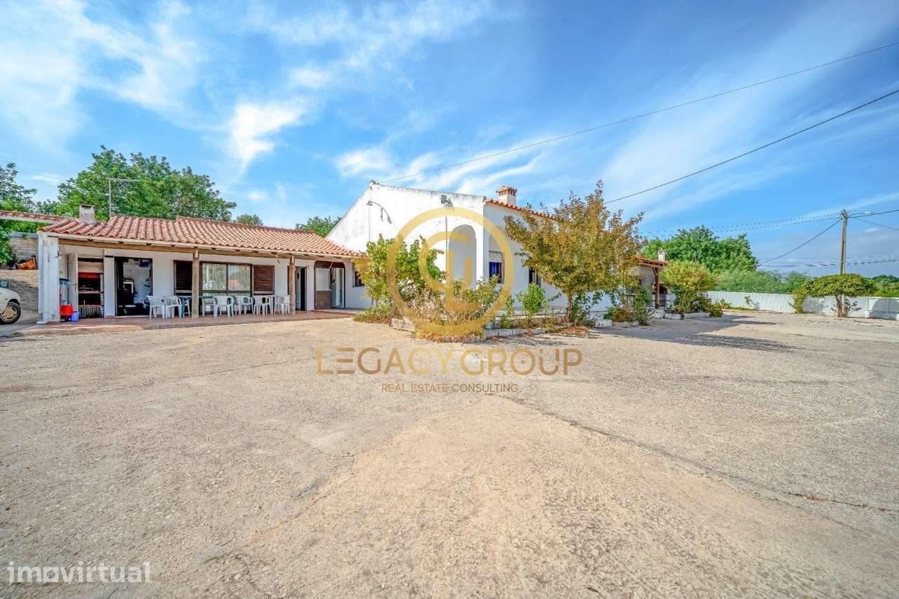 Moradia T3 + Várias Unidades Autónomas | 2.050 m² | Assumadas, Tunes
