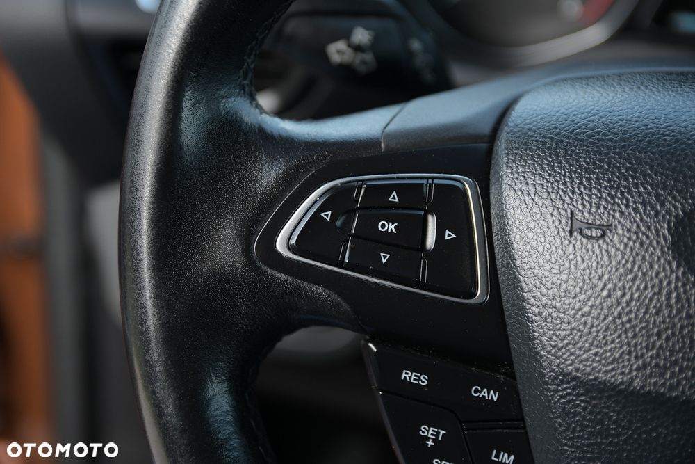 Ford Kuga 2.0 TDCi 2x4 Titanium - 15