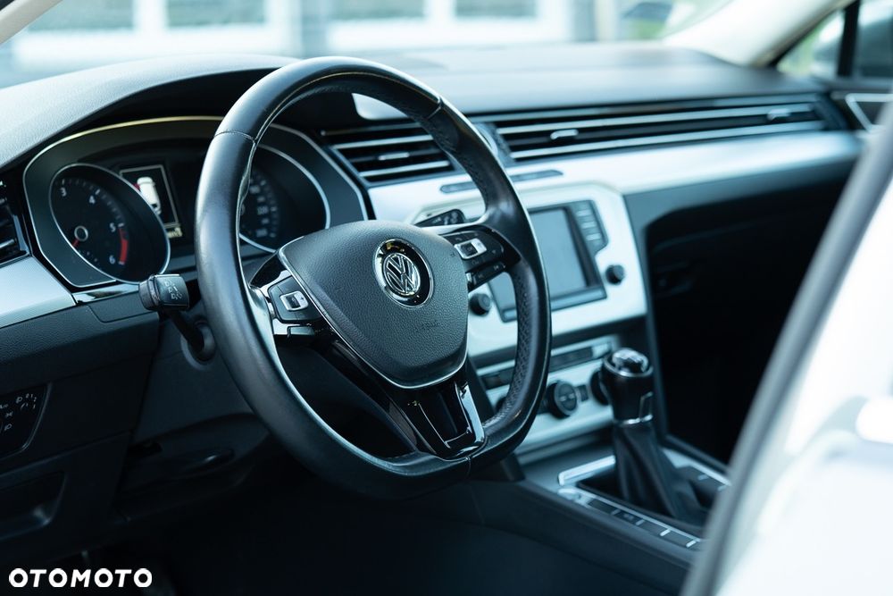 Volkswagen Passat 1.6 TDI BMT Comfortline - 9