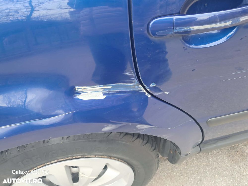 Volkswagen Passat 1.6 Comfortline - 4