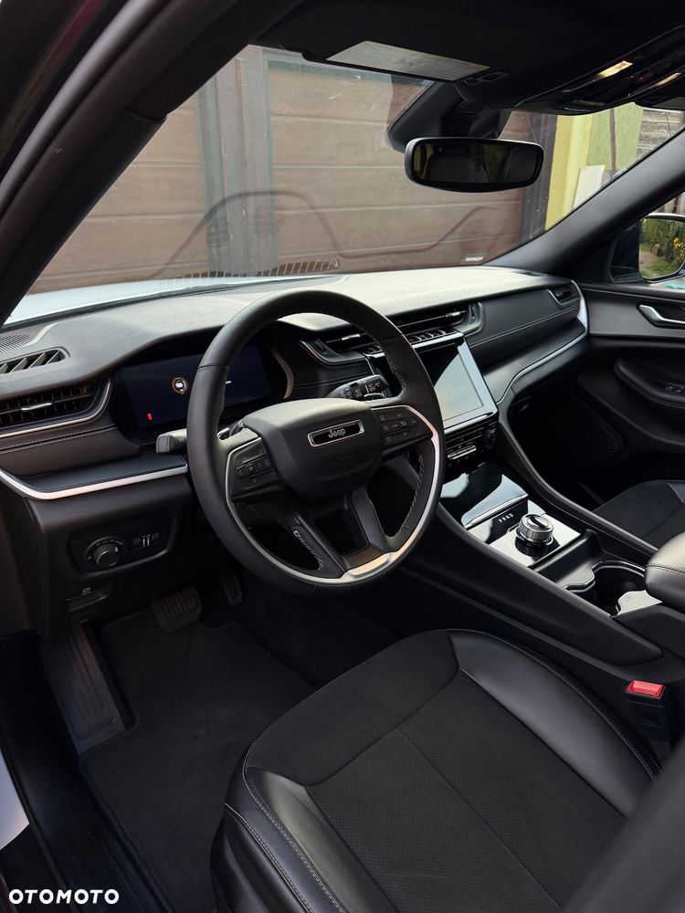 Jeep Grand Cherokee - 22