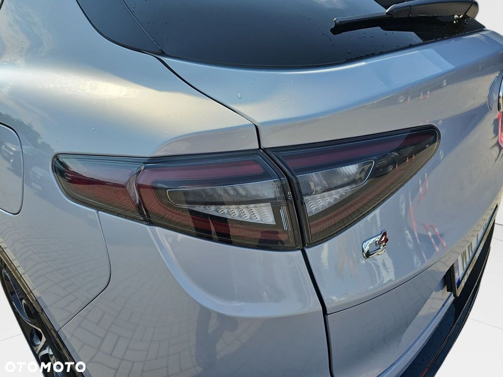 Alfa Romeo Stelvio 2.0 Turbo Veloce Q4 - 11