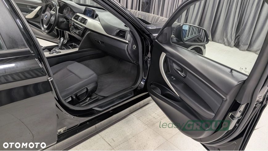 BMW Seria 3 318i - 10