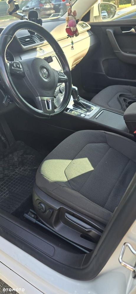Volkswagen Passat 2.0 TDI Comfortline DSG - 4