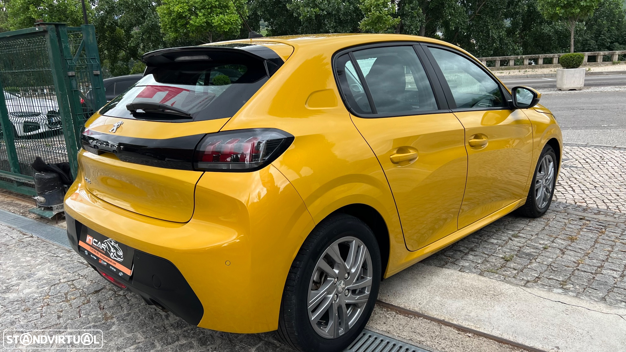 Peugeot 208 1.2 PureTech Allure Pack - 3