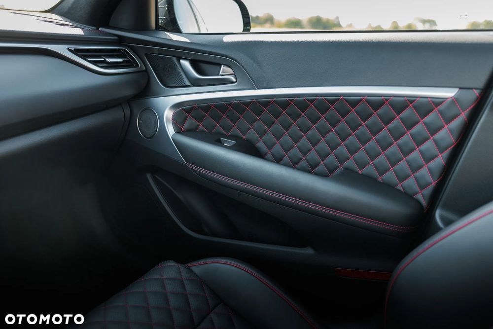 Genesis G70 2.0T Plus AWD 8AT Sport - 32