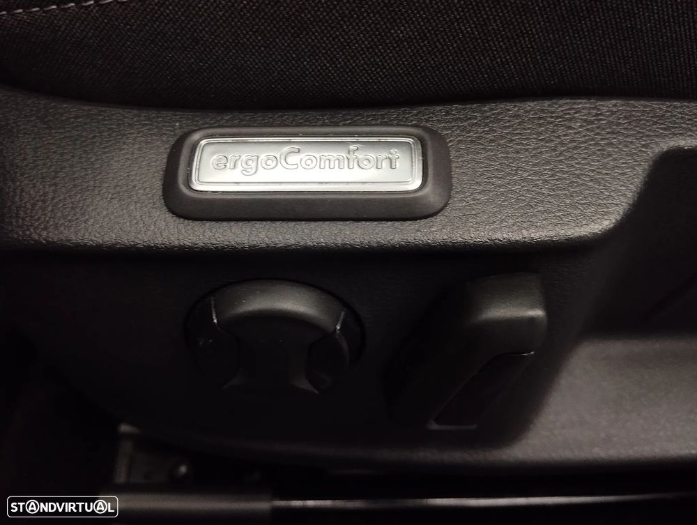 VW Passat Variant 2.0 TDI Business DSG - 18
