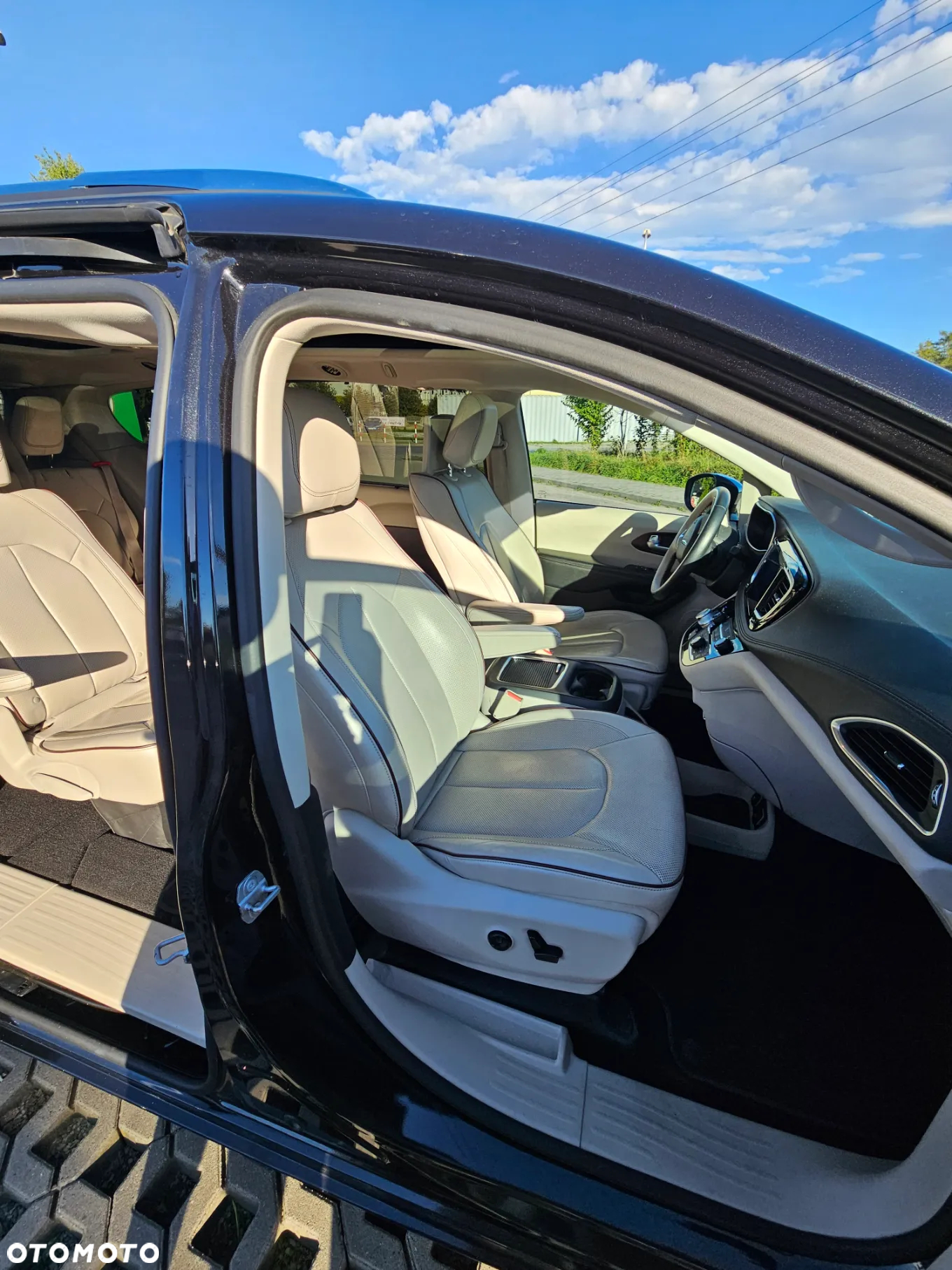 Chrysler Pacifica - 11