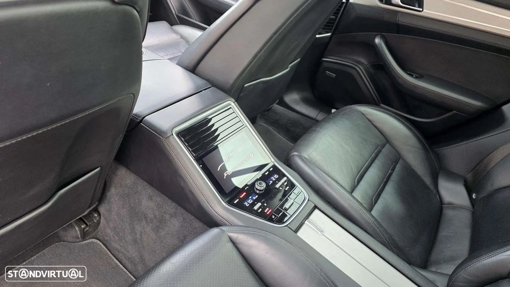 Porsche Panamera 4S - 17