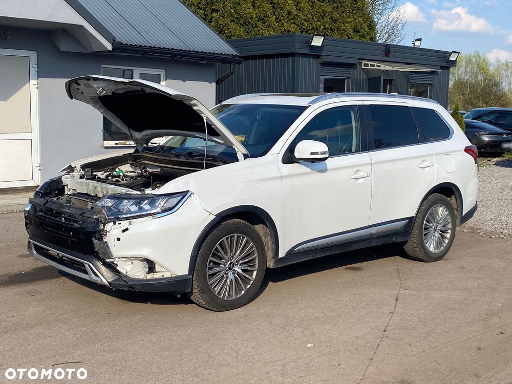 Mitsubishi Outlander - 3