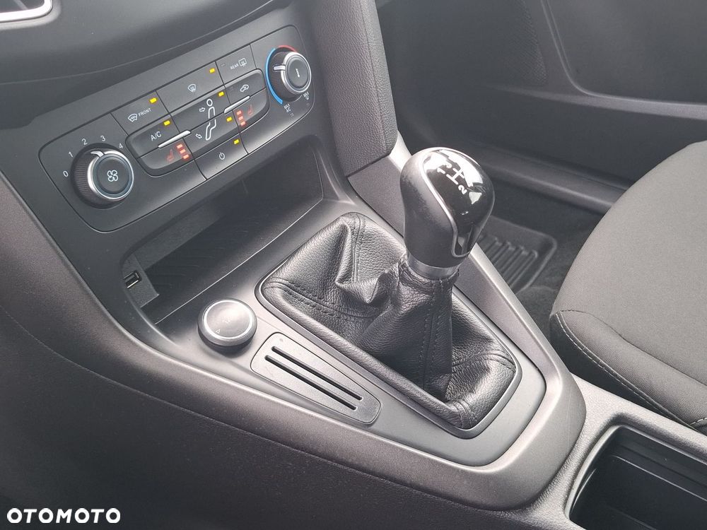 Ford Focus 1.6 Trend - 17