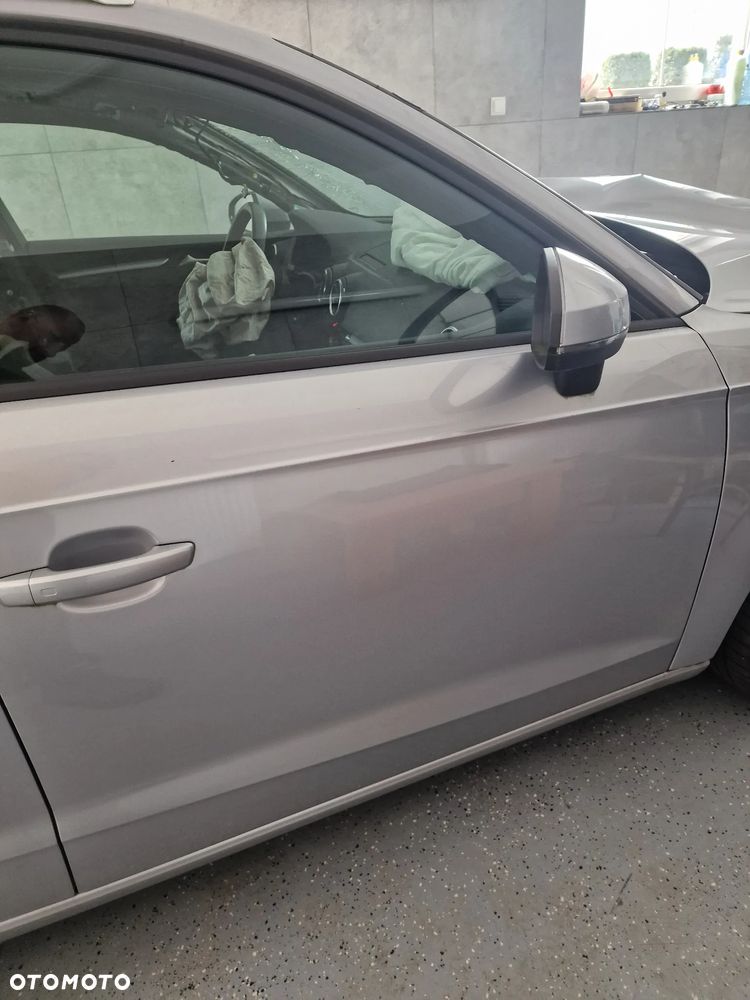 Drzwi  prawy  przód  audi  A3 8V w kolorze  LZ7G - 1