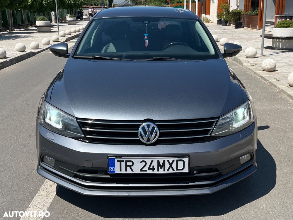 Volkswagen Jetta 2.0 TDI Highline - 2