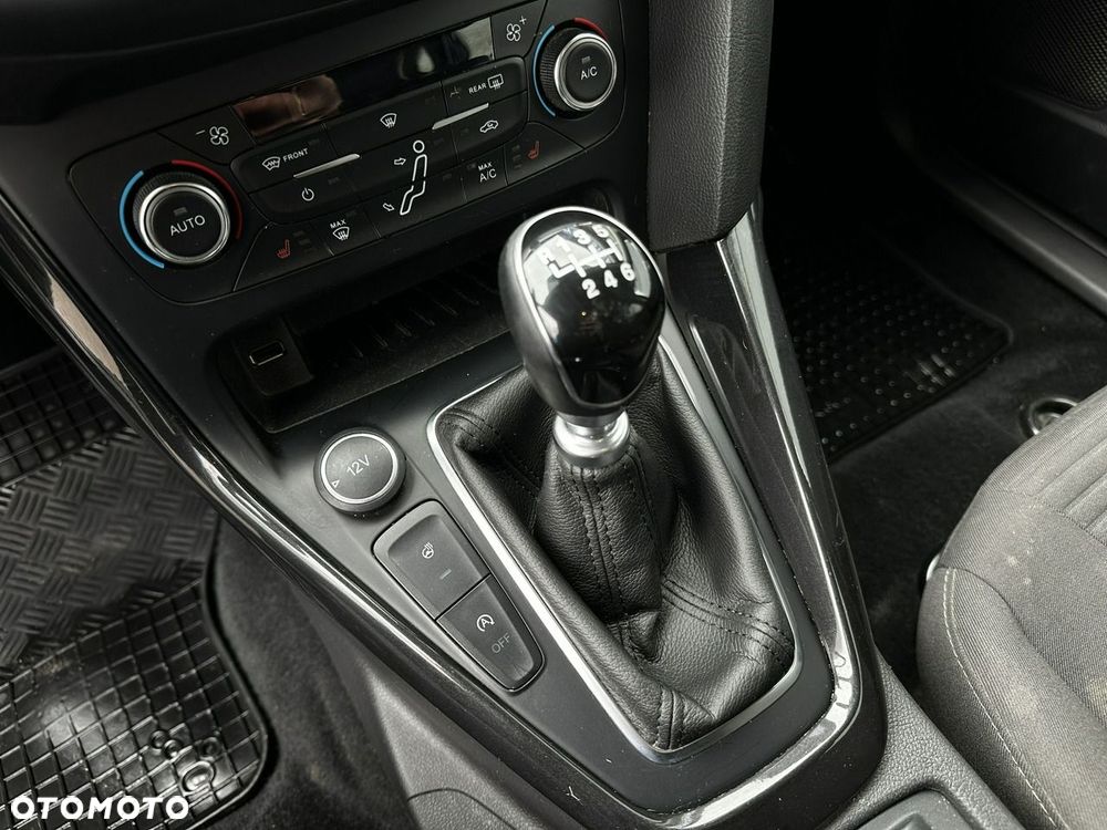 Ford Focus 1.0 EcoBoost Titanium Business - 4
