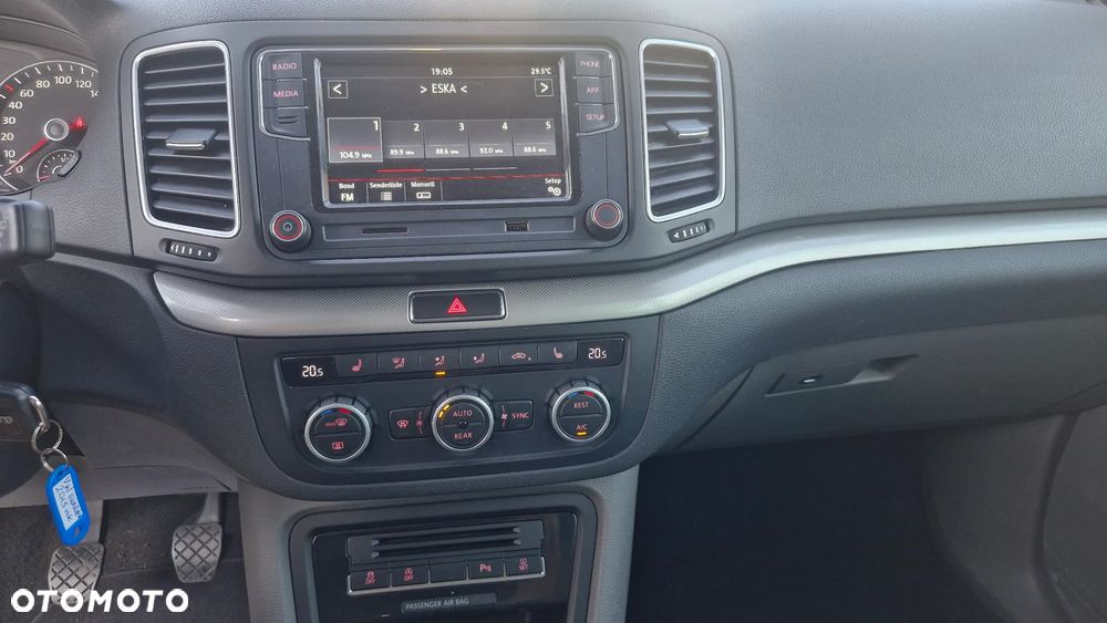 Volkswagen Sharan 2.0 TDI 4Motion BlueMotion Technology Highline - 21