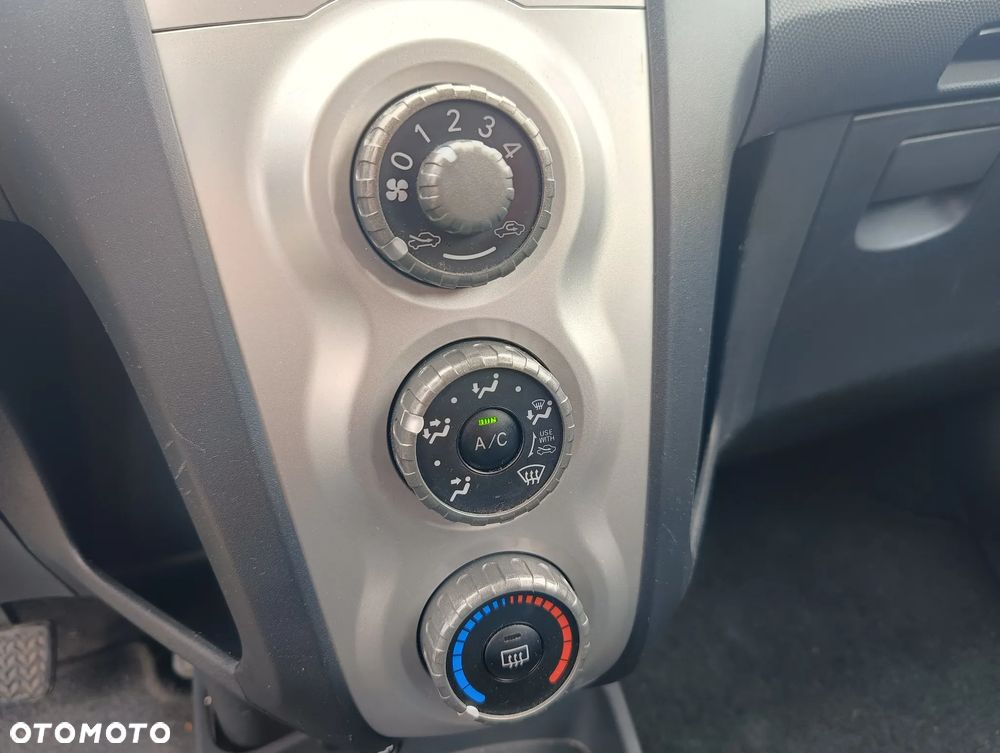 Toyota Yaris 1.0 VVT-i - 32