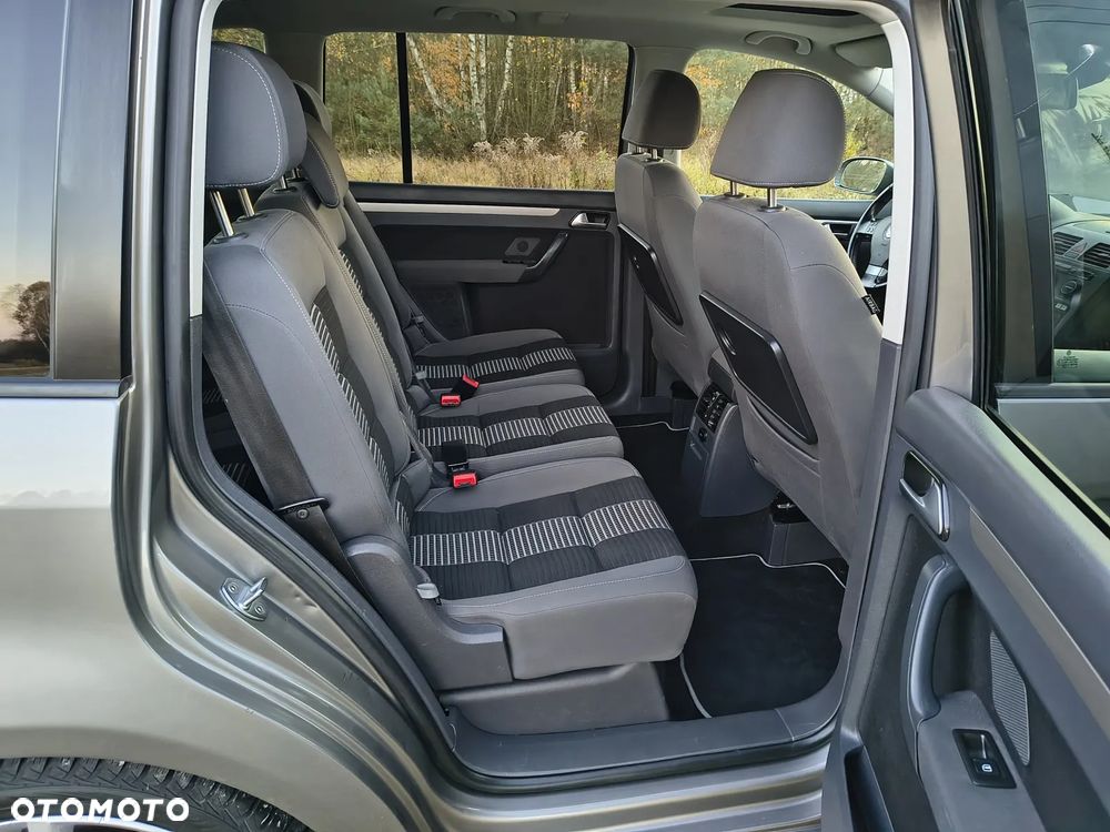 Volkswagen Touran - 18