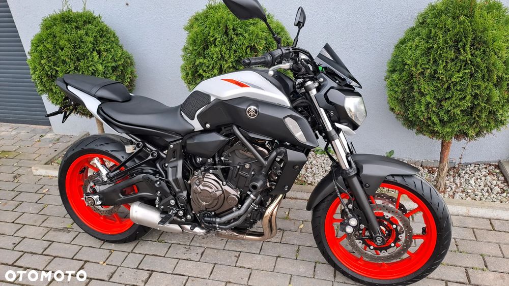 Yamaha MT - 27