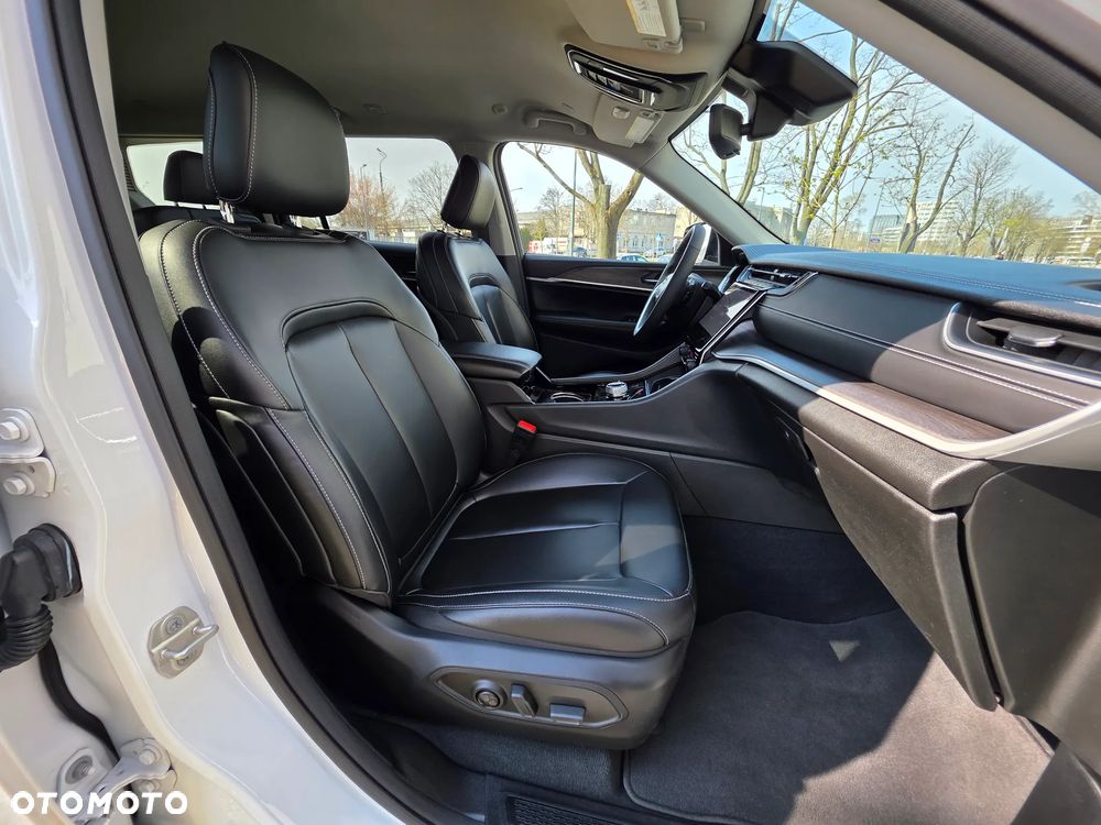 Jeep Grand Cherokee - 39