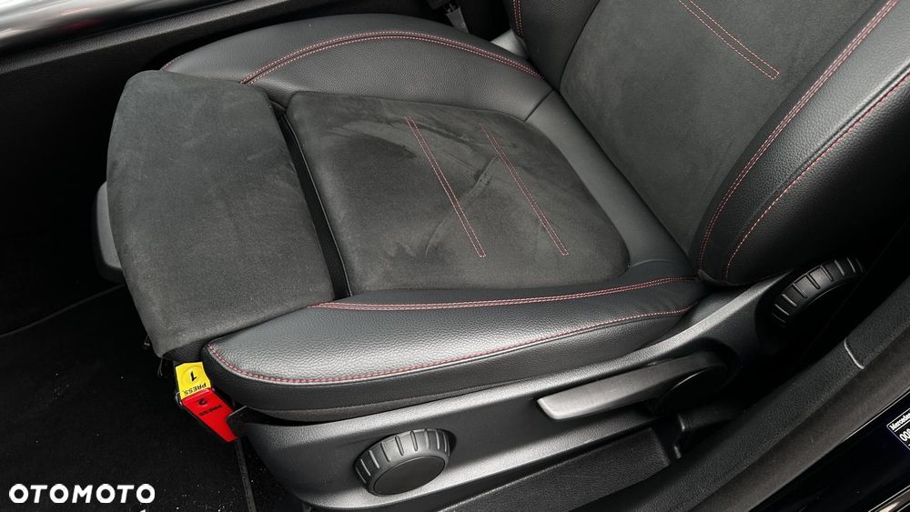 Mercedes-Benz GLA - 13