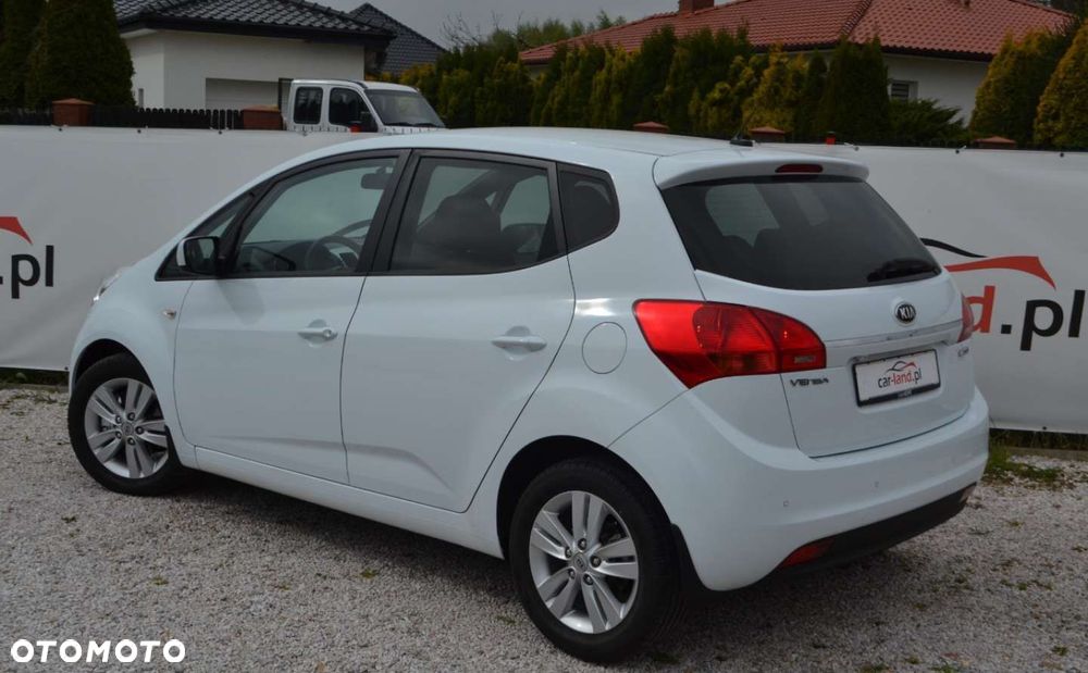 Kia Venga - 12