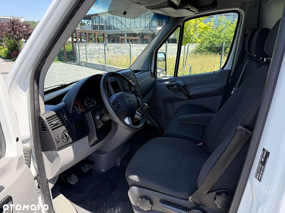 Mercedes-Benz Sprinter - 11