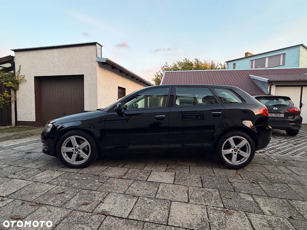 Audi A3 Sportback 2.0 TDI DPF S tronic Ambiente - 2
