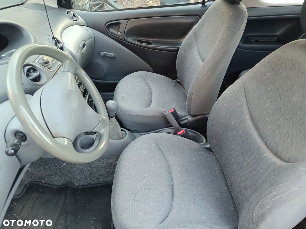 Toyota Yaris 1.0 Base - 5