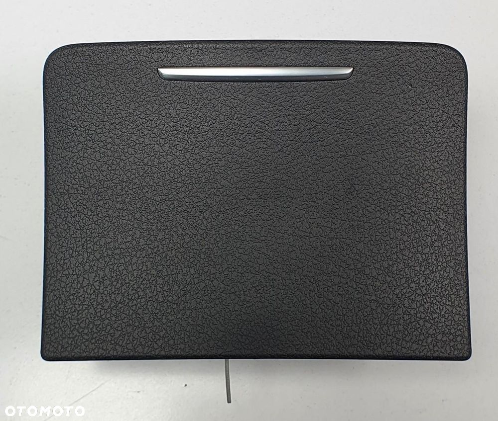 SCHOWEK GNIAZDO 12V TUNELU MERCEDES W213 - 1