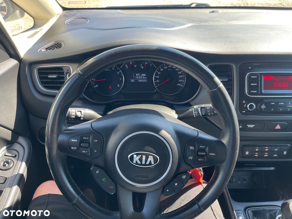 Kia Carens 1.6 GDI Dream Team Edition - 14