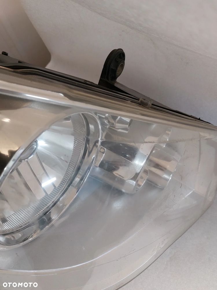 Reflektor lampa Chrysler Voyager prawy przód - 3
