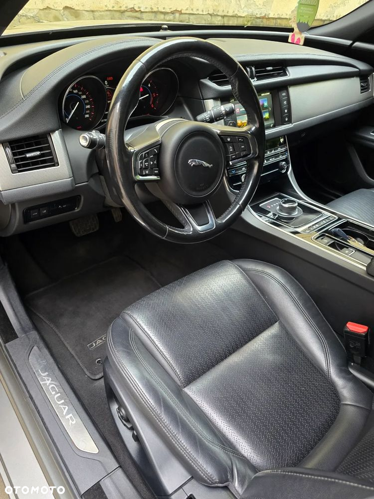 Jaguar XF 2.0 i4D Portfolio - 9