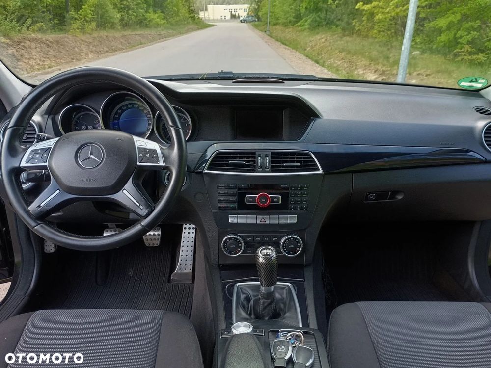 Mercedes-Benz Klasa C 180 BlueEFFICIENCY Elegance - 19